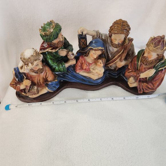 NATIVITY SCENE figurine with wiseman 13 inches wide - Picture 3 of 4